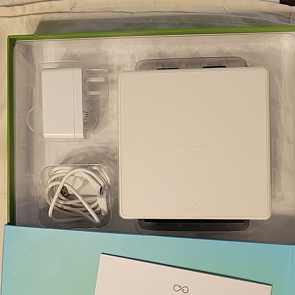 NWT Kate Spade Quentin Charge it Wristlet pouch, black - Picture 5 of 7